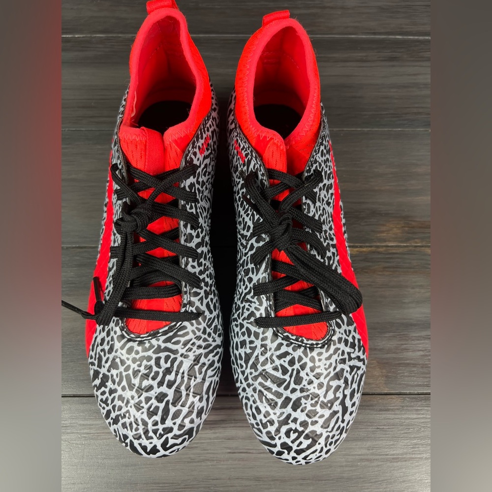 Women’s Puma FUTURE soccer/futbol cleats
B1